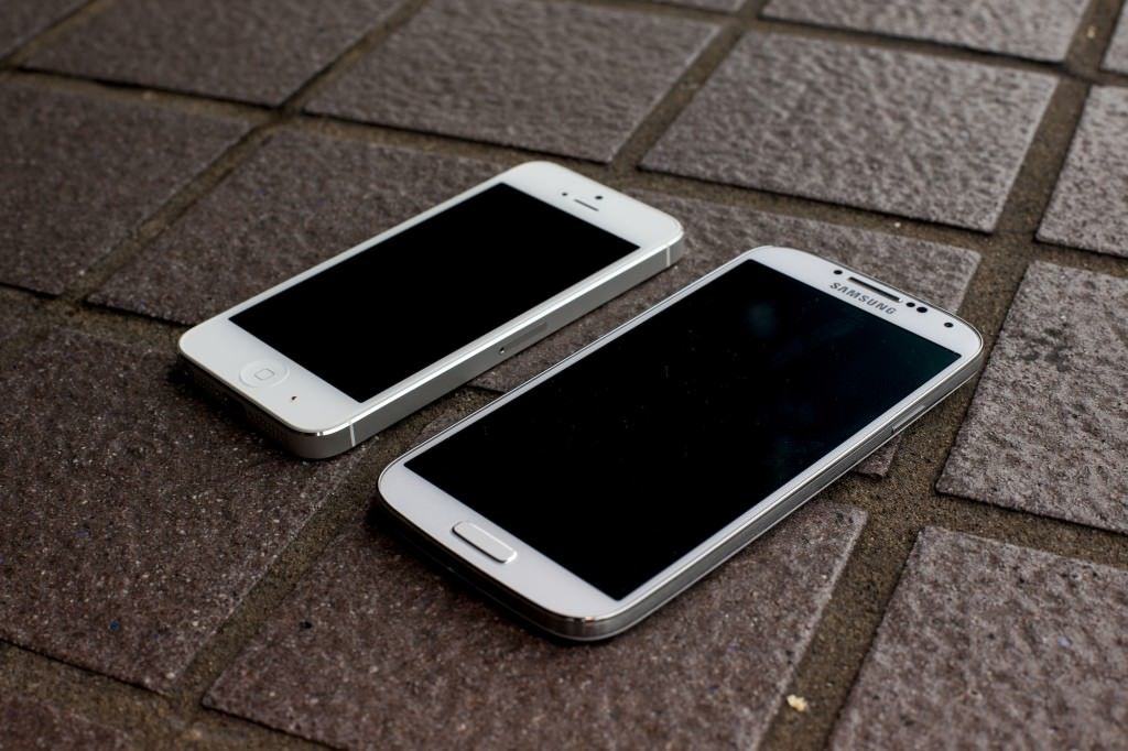galaxy-s4-vs-iphone-5